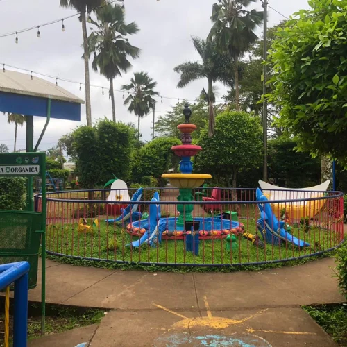 Visital matutina al Parque central de Nueva Guinea.
